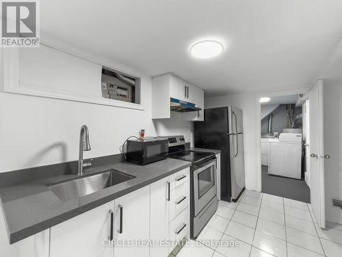 4639 Simcoe Street, Niagara Falls, ON - Indoor Photo Showing Kitchen