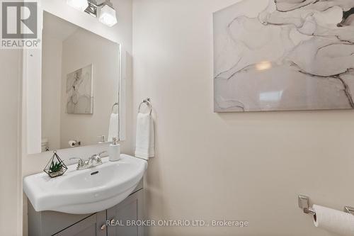 16 Royal Amber Crescent, East Gwillimbury, ON - Indoor Photo Showing Bathroom