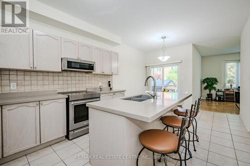 3768 Partition Road, Mississauga, ON - Indoor Photo Showing Kitchen With Stainless Steel Kitchen With Double Sink With Upgraded Kitchen