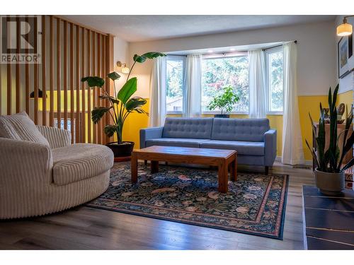 2758 Oak Street, Prince George, BC - Indoor Photo Showing Living Room