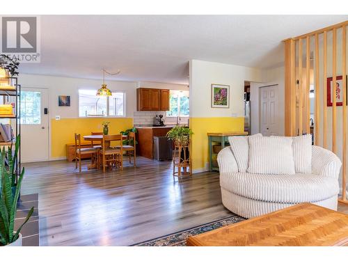 2758 Oak Street, Prince George, BC - Indoor Photo Showing Living Room