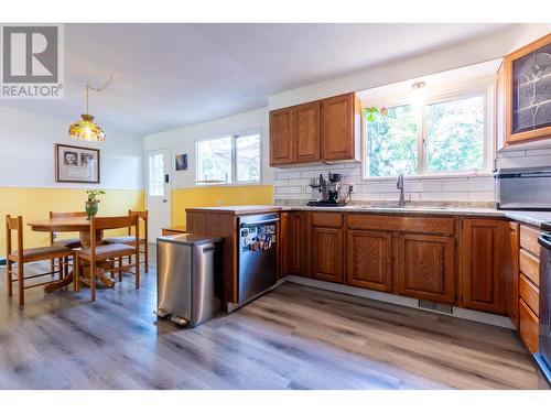 2758 Oak Street, Prince George, BC - Indoor Photo Showing Kitchen With Double Sink