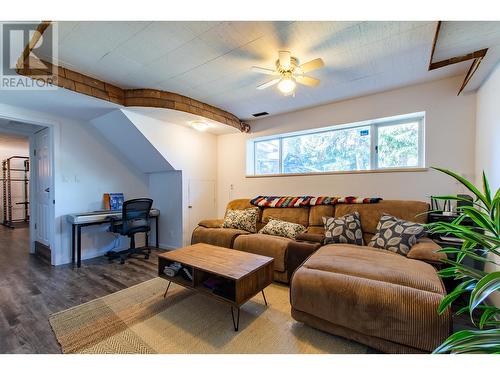 2758 Oak Street, Prince George, BC - Indoor Photo Showing Living Room