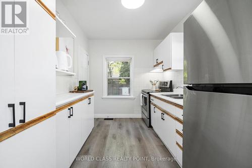 40 Grandview Avenue, Markham, ON - Indoor Photo Showing Kitchen With Double Sink