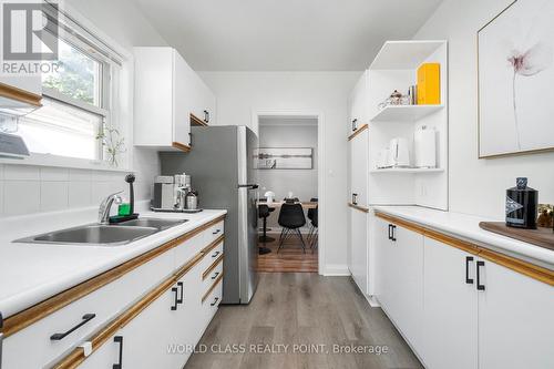 40 Grandview Avenue, Markham (Grandview), ON - Indoor Photo Showing Kitchen With Double Sink