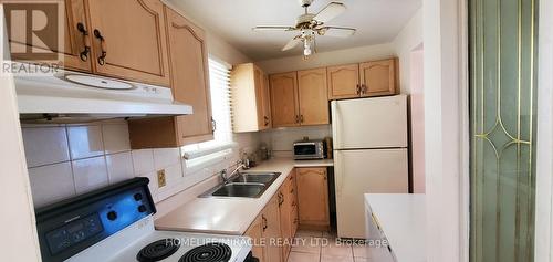 19 Haley Court, Brampton, ON - Indoor Photo Showing Kitchen With Double Sink