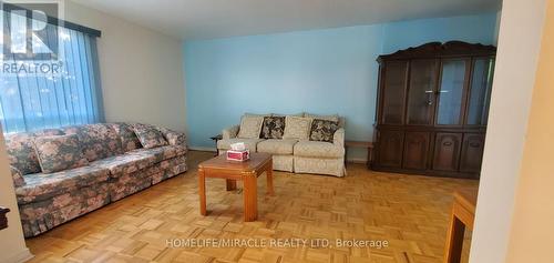 19 Haley Court, Brampton, ON - Indoor Photo Showing Living Room