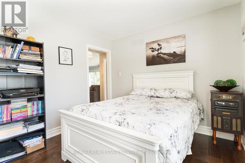 91 Hedge Lawn Drive, Grimsby, ON - Indoor Photo Showing Bedroom