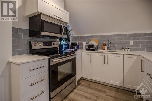 220 Mcarthur Avenue Unit#2, Ottawa, ON - Indoor Photo Showing Kitchen