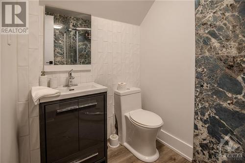 220 Mcarthur Avenue Unit#2, Ottawa, ON - Indoor Photo Showing Bathroom