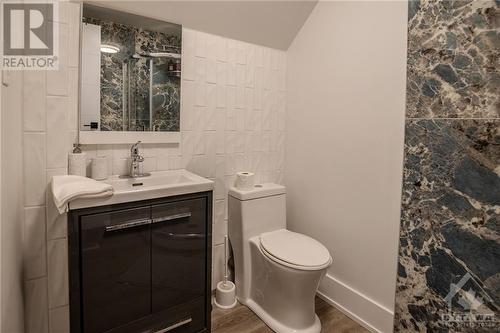 220 Mcarthur Avenue Unit#2, Ottawa, ON - Indoor Photo Showing Bathroom