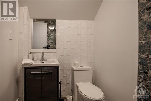 220 Mcarthur Avenue Unit#2, Ottawa, ON - Indoor Photo Showing Bathroom