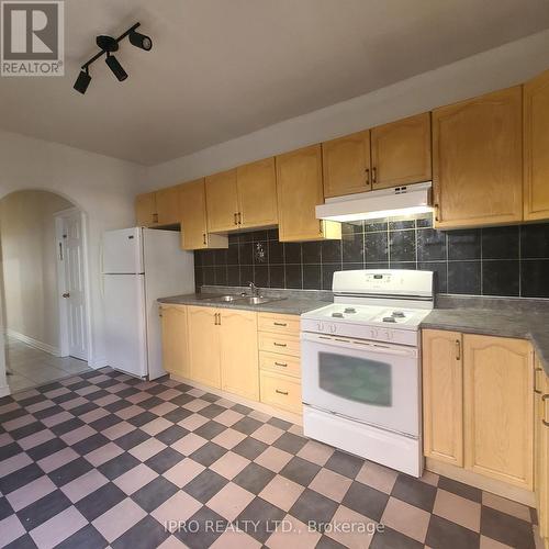 64 Robinson Street, Toronto, ON - Indoor Photo Showing Kitchen