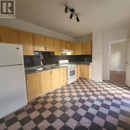 64 Robinson Street, Toronto (Trinity-Bellwoods), ON - Indoor Photo Showing Kitchen With Double Sink