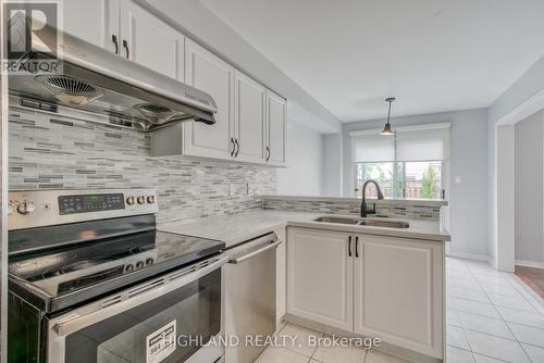 5898 Manzanillo Crescent, Mississauga, ON - Indoor Photo Showing Kitchen With Double Sink