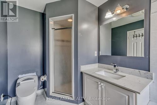 5898 Manzanillo Crescent, Mississauga, ON - Indoor Photo Showing Bathroom