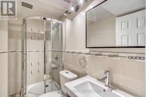 5898 Manzanillo Crescent, Mississauga, ON - Indoor Photo Showing Bathroom