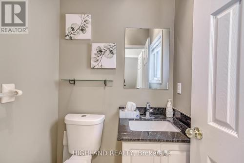 5898 Manzanillo Crescent, Mississauga, ON - Indoor Photo Showing Bathroom