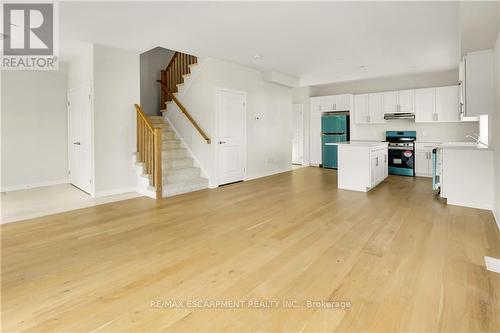 2 Bromley Drive, St. Catharines, ON - Indoor Photo Showing Kitchen