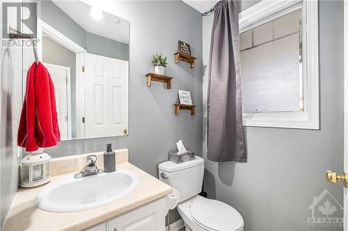 This is the main level powder room. - 36 Crampton Drive, Carleton Place, ON 