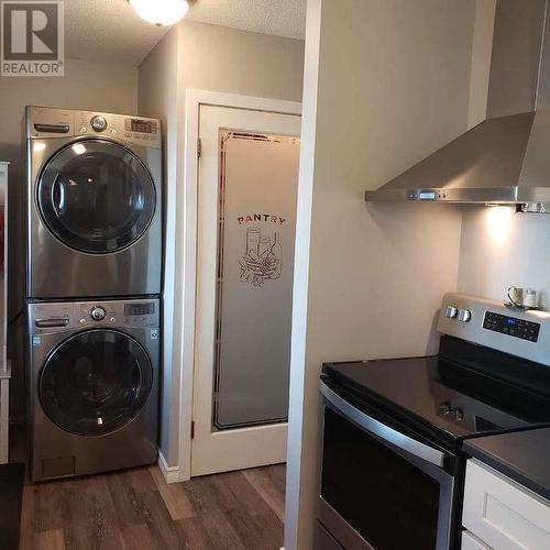 13608 Rumball Avenue, Summerland, BC - Indoor Photo Showing Laundry Room