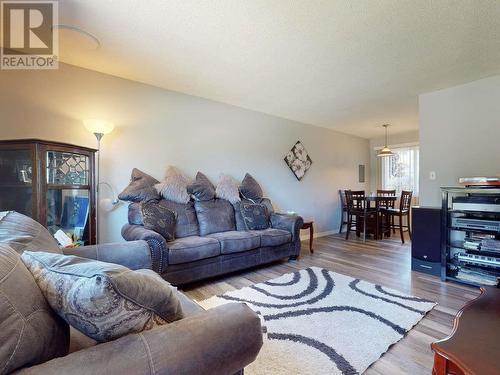 13608 Rumball Avenue, Summerland, BC - Indoor Photo Showing Living Room