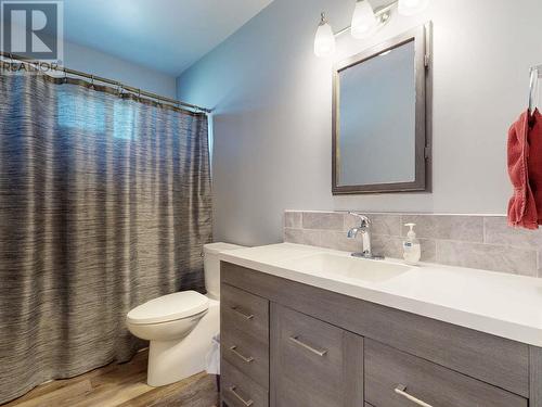 13608 Rumball Avenue, Summerland, BC - Indoor Photo Showing Bathroom