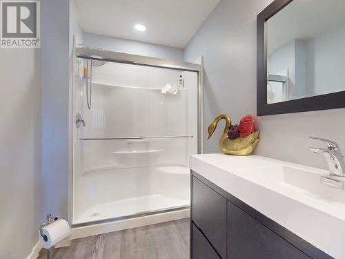 13608 Rumball Avenue, Summerland, BC - Indoor Photo Showing Bathroom