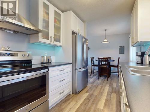 13608 Rumball Avenue, Summerland, BC - Indoor Photo Showing Kitchen With Stainless Steel Kitchen