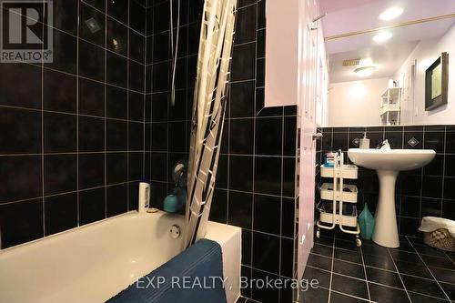 142 Royal Salisbury Way, Brampton, ON - Indoor Photo Showing Bathroom