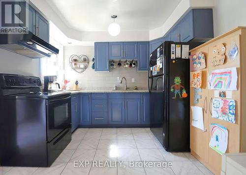 142 Royal Salisbury Way, Brampton, ON - Indoor Photo Showing Kitchen