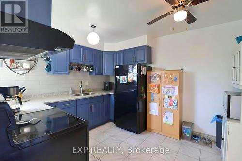 142 Royal Salisbury Way, Brampton (Madoc), ON - Indoor Photo Showing Kitchen With Double Sink