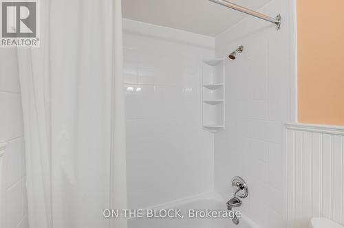 404 - 3460 Keele Street, Toronto (York University Heights), ON - Indoor Photo Showing Bathroom