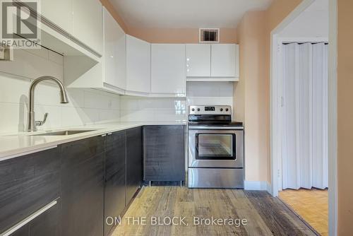 404 - 3460 Keele Street, Toronto (York University Heights), ON - Indoor Photo Showing Kitchen With Upgraded Kitchen