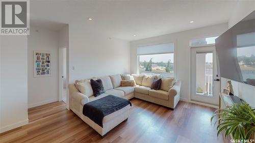 416 3581 Evans Court, Regina, SK - Indoor Photo Showing Living Room