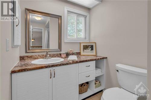 Family bath - 1719 Des Broussailles Terrace, Ottawa, ON - Indoor Photo Showing Bathroom