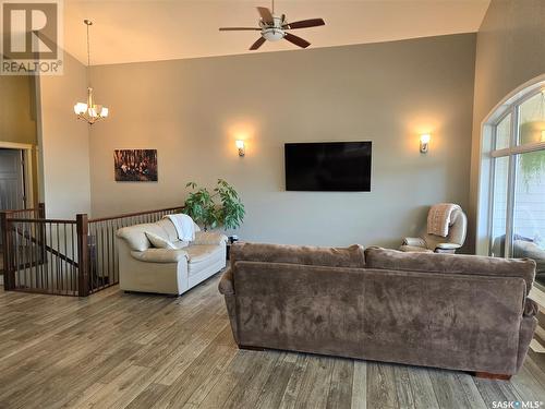 5 Cedar Place, Outlook, SK - Indoor Photo Showing Living Room