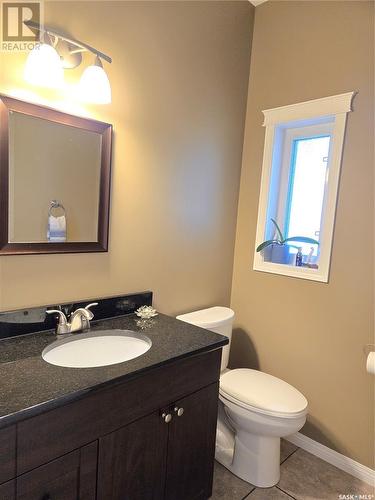 5 Cedar Place, Outlook, SK - Indoor Photo Showing Bathroom