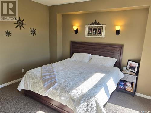 5 Cedar Place, Outlook, SK - Indoor Photo Showing Bedroom