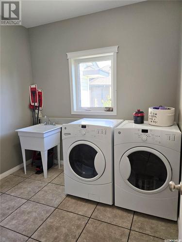 5 Cedar Place, Outlook, SK - Indoor Photo Showing Laundry Room