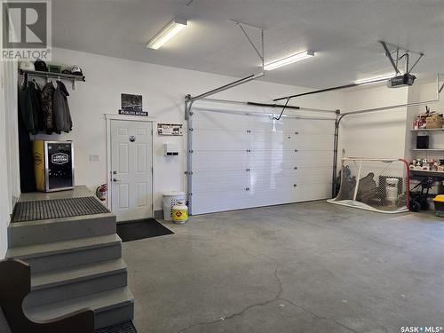 5 Cedar Place, Outlook, SK - Indoor Photo Showing Garage