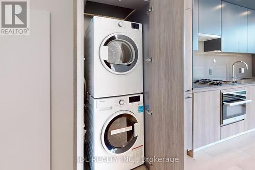 403 - 81 Wellesley Street E, Toronto, ON - Indoor Photo Showing Laundry Room