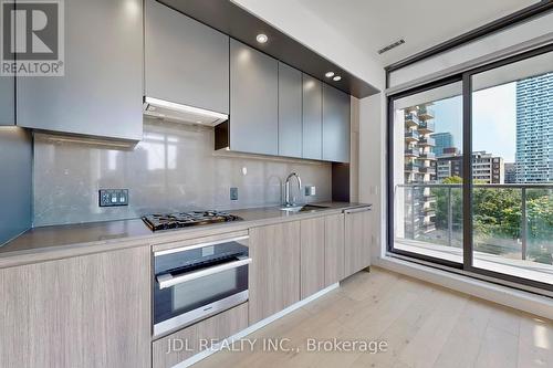 403 - 81 Wellesley Street E, Toronto, ON - Indoor Photo Showing Kitchen