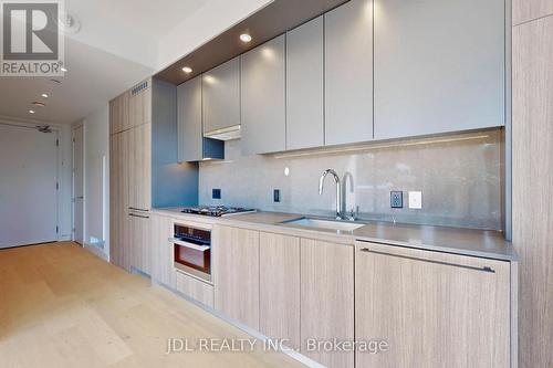 403 - 81 Wellesley Street E, Toronto, ON - Indoor Photo Showing Kitchen