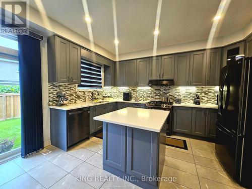 110 Folgate Crescent, Brampton, ON - Indoor Photo Showing Kitchen With Upgraded Kitchen