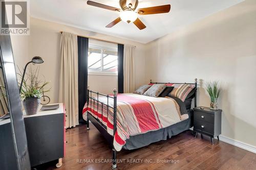 135 Welbourn Drive, Hamilton, ON - Indoor Photo Showing Bedroom