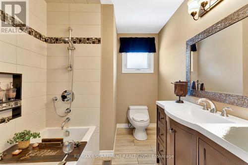 135 Welbourn Drive, Hamilton, ON - Indoor Photo Showing Bathroom