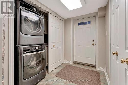 135 Welbourn Drive, Hamilton, ON - Indoor Photo Showing Laundry Room