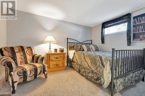 135 Welbourn Drive, Hamilton, ON - Indoor Photo Showing Bedroom