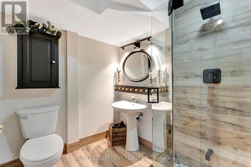 135 Welbourn Drive, Hamilton, ON - Indoor Photo Showing Bathroom